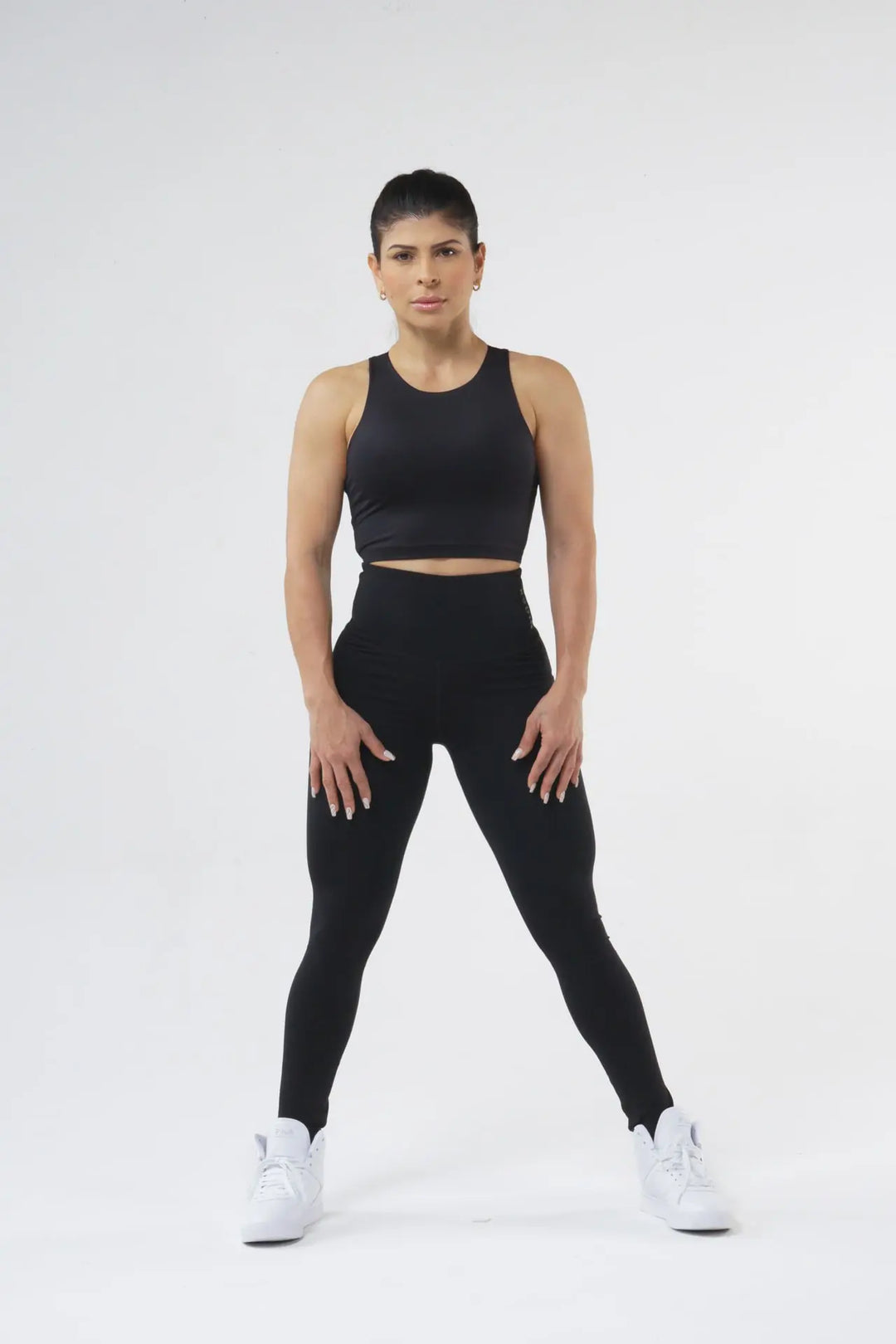 Woman wearing Coco leggings of color black#color_black