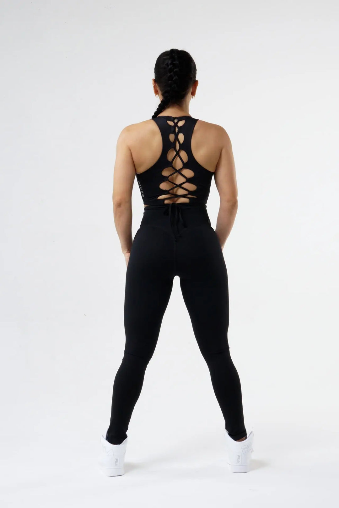 Woman wearing Coco leggings of color black#color_black