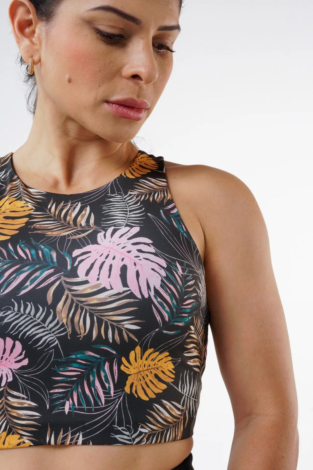 Woman wearing the Daisy High Impact Adjustable of color dark tropical print#color_dark-tropical-print