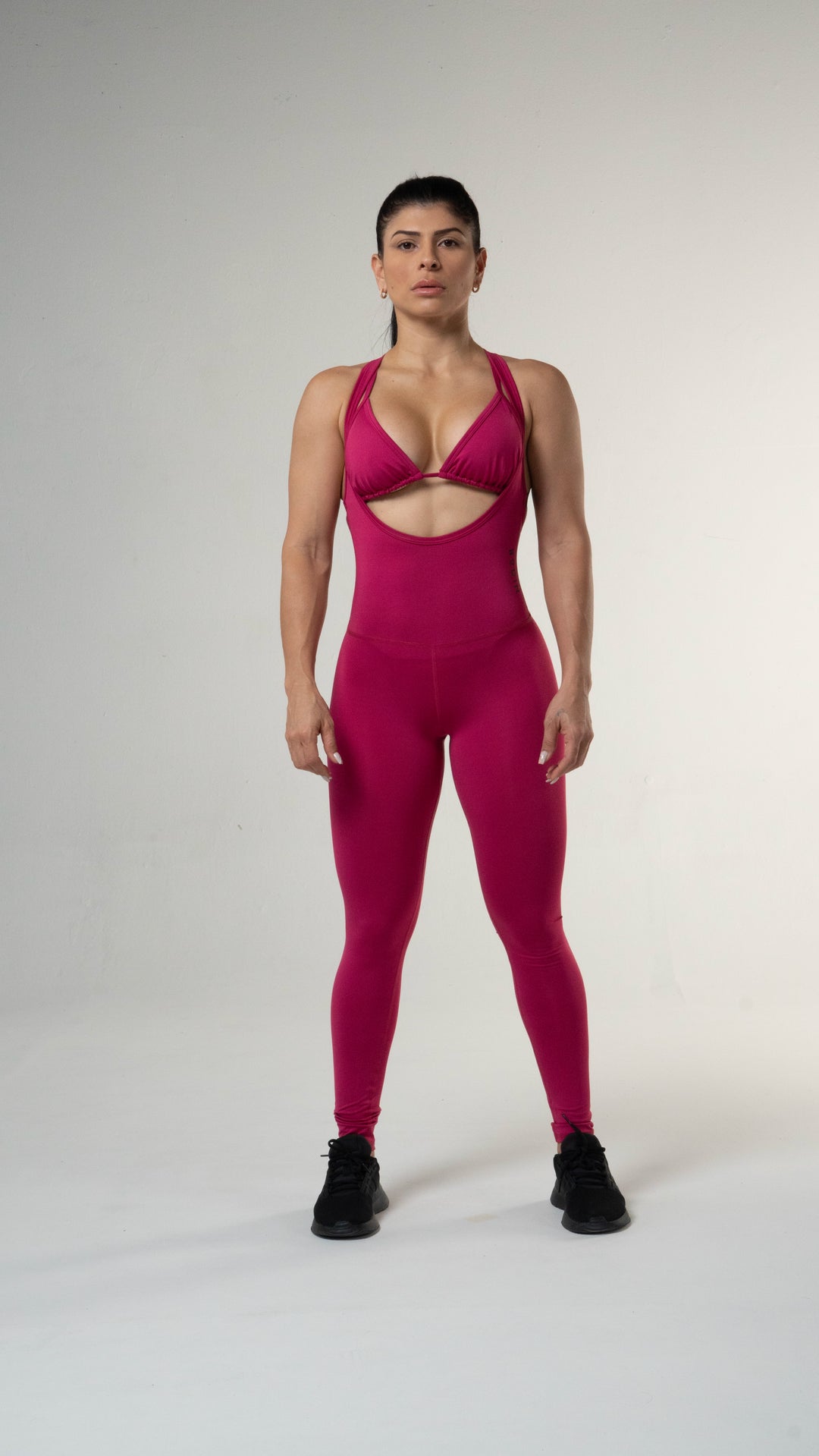 Woman wearing the Luna long bodysuit of medium compression and color magenta#color_sangria