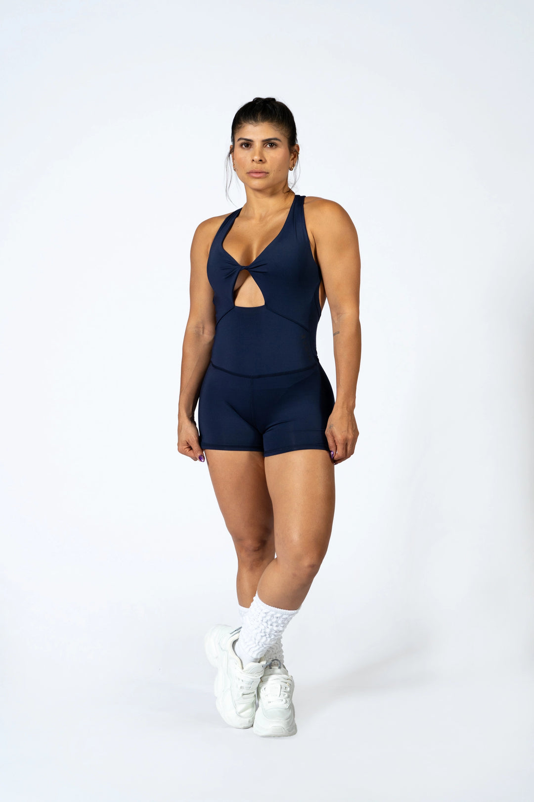 Woman wearing the Molly short bodysuit of medium compression and color black#color_dark-iris