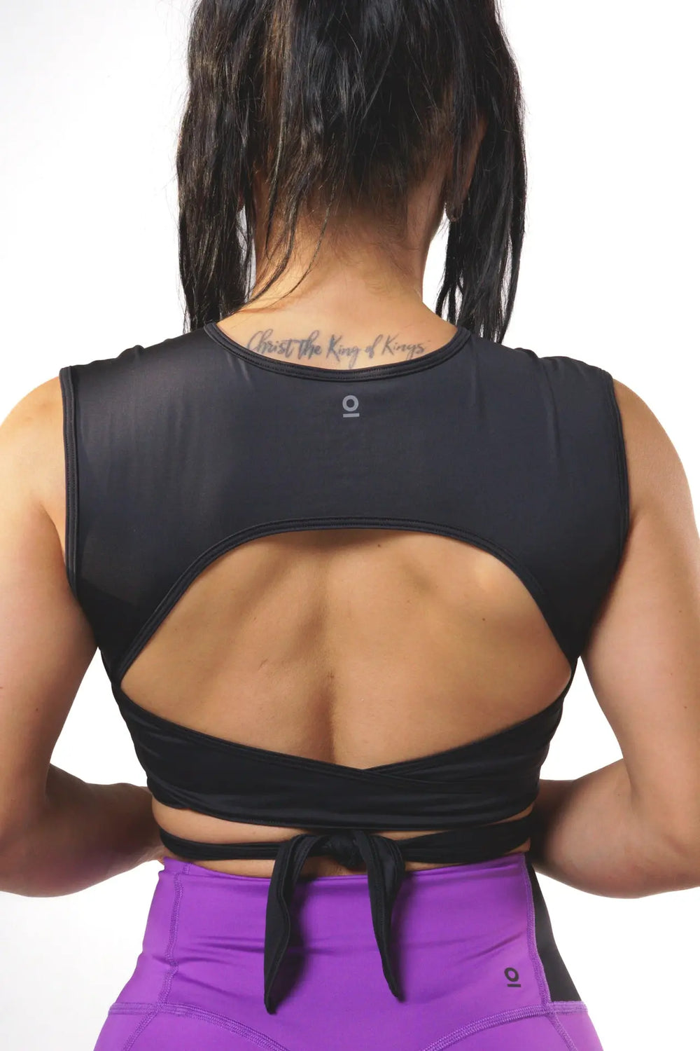 Woman wearing the Nikkie crop top functional of color black#color_black