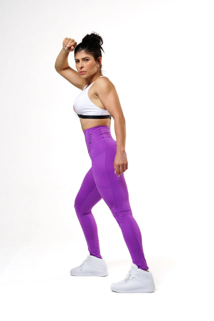 Woman wearing the Nola sport bra adjustable of color white#color_white