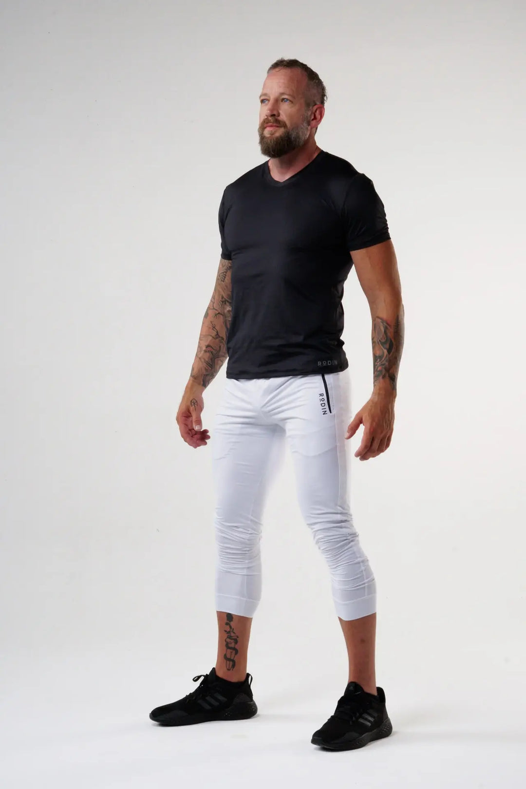 Man wearing the Rogan functional athlete jogger of color white#color_white